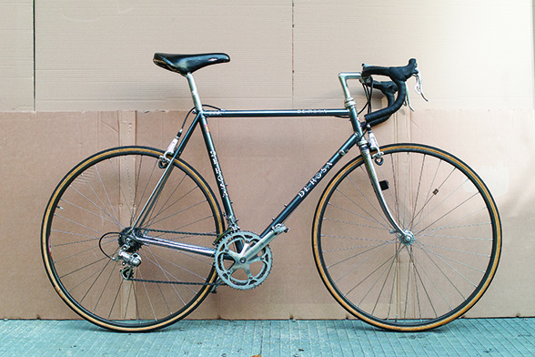 The De Rosa is also a little short for me but rides well. Its main attraction, however, are the infamous Delta brakes. They look great, but don’t ever try and adjust them – takes the best part of a day.
