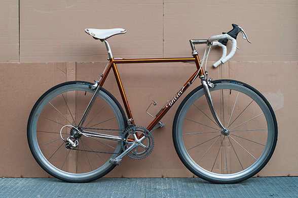 I bought this from my friends at Cicli Berlinetta, mainly for its colour. It rides well but is a little short for me and actually a little too shiny and flash.