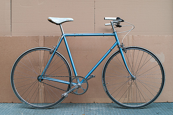 This is a single speed, converted from an old Viner frame. 48x16 gearing makes it slightly heavy to get going but fast once up there. My favourite bike for running around Berlin. Light enough to take it inside instead of locking it.